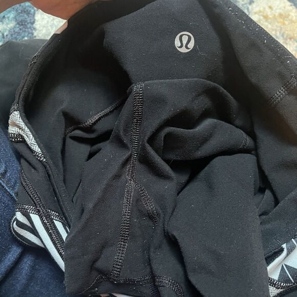 Lululemon Flare Size 6 Black Leggings With Black And White Waist Reversible - Picture 11 of 11